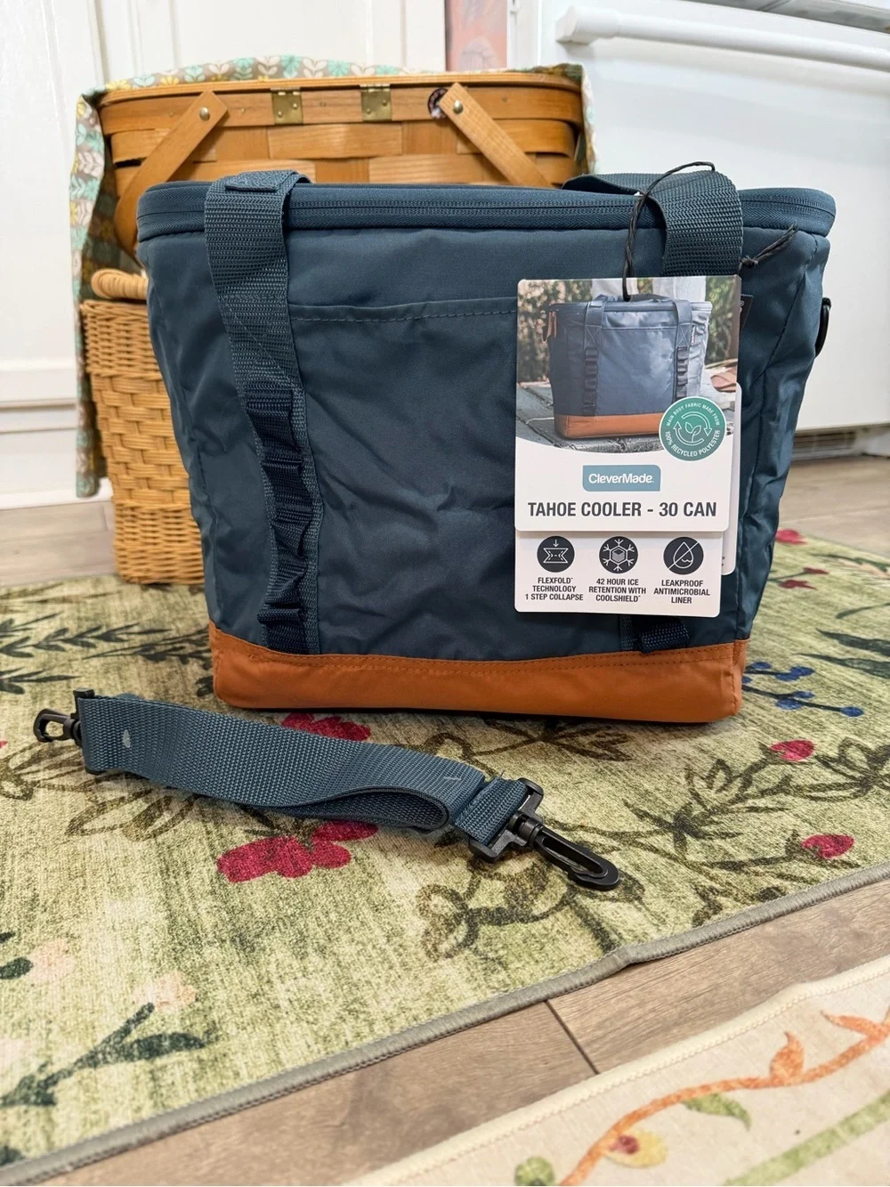 New CleverMade Collapsible Tahoe Cooler 30 Cans Soft Sided Cooler Ocean